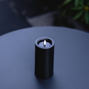 Alba solar Ø 7.5 X 15 cm. Sort (Sendes fra 26 maj)